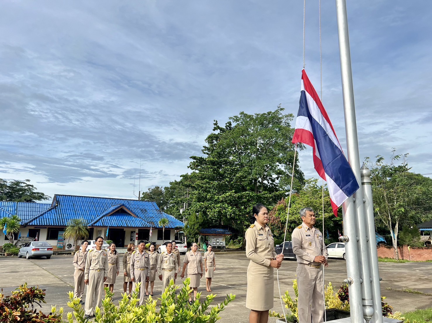 กิจกรรมเคารพธงชาติและร้องเพลงชาติไทย  เนื่องในวันพระราชทานธงชาติไทย